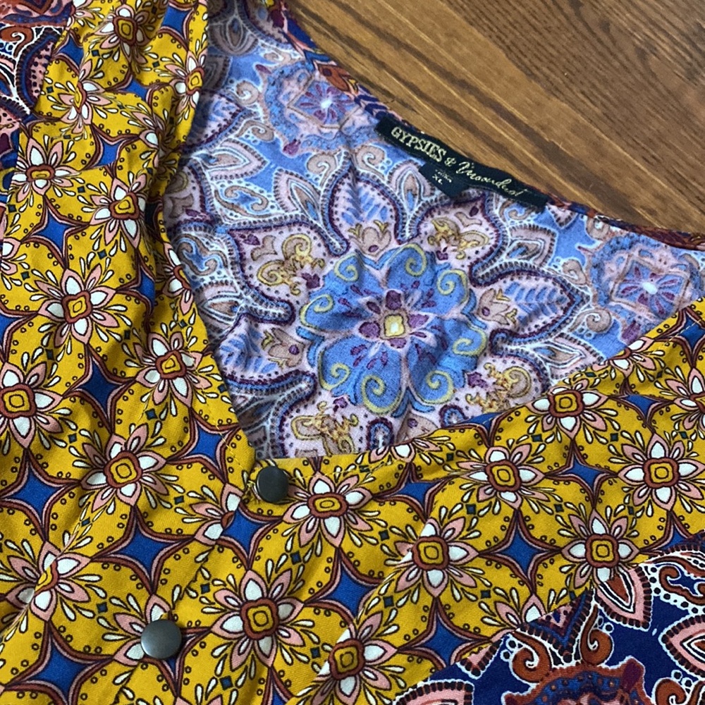 Patterned Crop Top - Picture 2 of 3